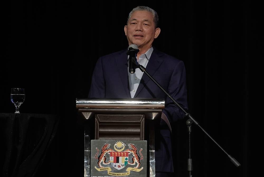 Deputy Prime Minister Datuk Seri Fadillah Yusof delivering a speech at the launch of Malaysia Open Science Platform (MOSP) today. - BERNAMA