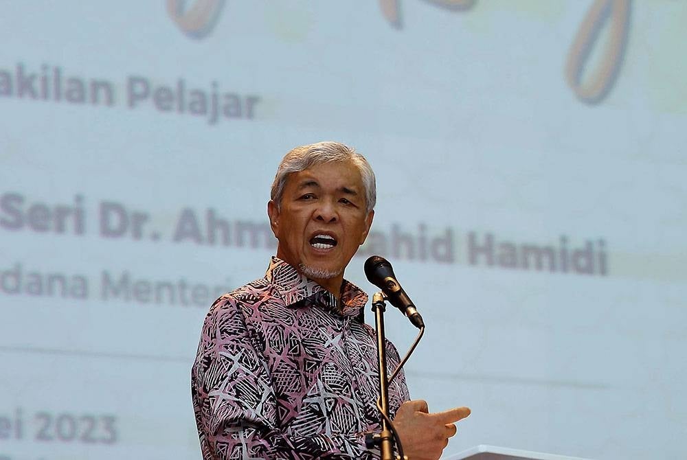 Deputy Prime Minister Datuk Seri Ahmad Zahid Hamidi giving a speech at Majlis Riang Ria Student Representative Councils (MPP) Universiti Teknologi Mara (UiTM) at UiTM Puncak Alam on Thursday. - Bernama photo