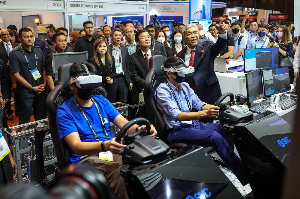 BN chairman Datuk Seri Ahmad Zahid Hamidi (right) accompanied by Penang Chief Minister Chow Kon Yeow (second from the right) visiting the 2023 Southeast Asia Semicon Officiation Ceremony at the Setia Spice Convention Centre today. - Bernama photo
