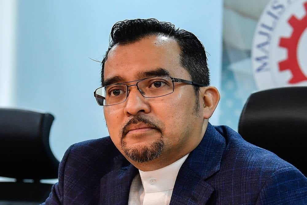 Mara chairman Datuk Dr Asyraf Wajidi Dasuki at a press conference after attending the signing of the Memorandum of Understanding (MoU) between Mara and the Malaysian Innovation Foundation (YIM) at Mara Building. - BERNAMA
