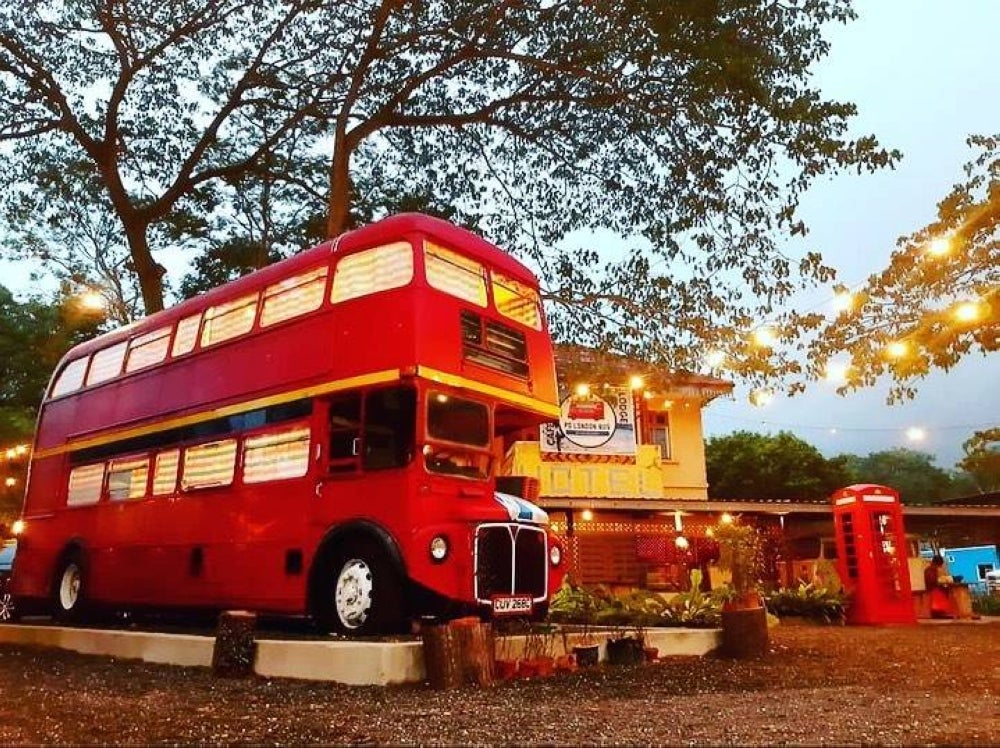 PD London Bus Retro Village