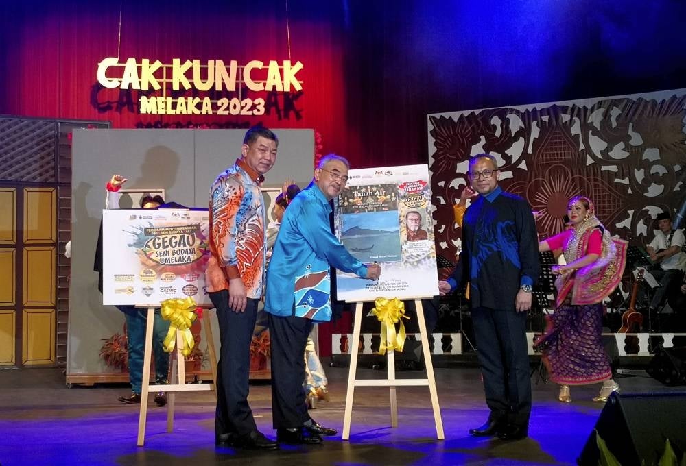 The Gegau Seni Budaya @ Melaka Programme, graced by Melaka Yang Dipertua Negeri Tun Mohd Ali Rustam at Panggung Seri, Melaka National Department for Culture and Arts (JKKN) Complex. - BERNAMA