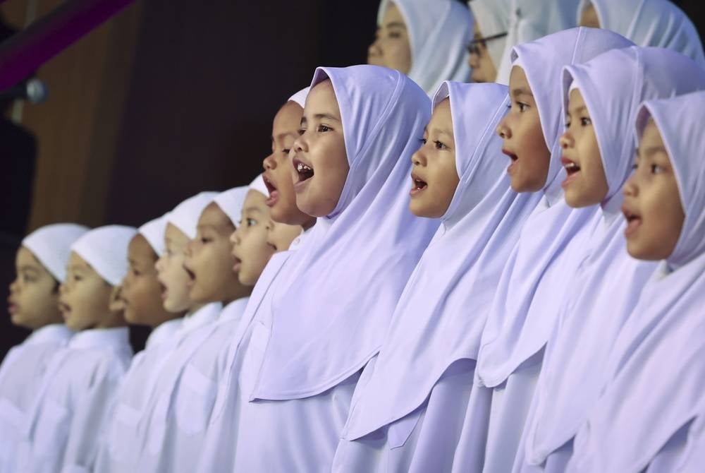 PUTRAJAYA, 31 May - Kemas kindergarteners supplicating at the Kemas Community Pre-Tahfiz Kidergarten Programme 2023 which was attended by the Deputy Prime Minister who is also the Rural and Regional Development Minister Datuk Seri Dr Ahmad Zahid Hamidi at the Rural and Regional Development Ministry (KKDW). - BERNAMA photo (2023) COPYRIGHT RESERVED