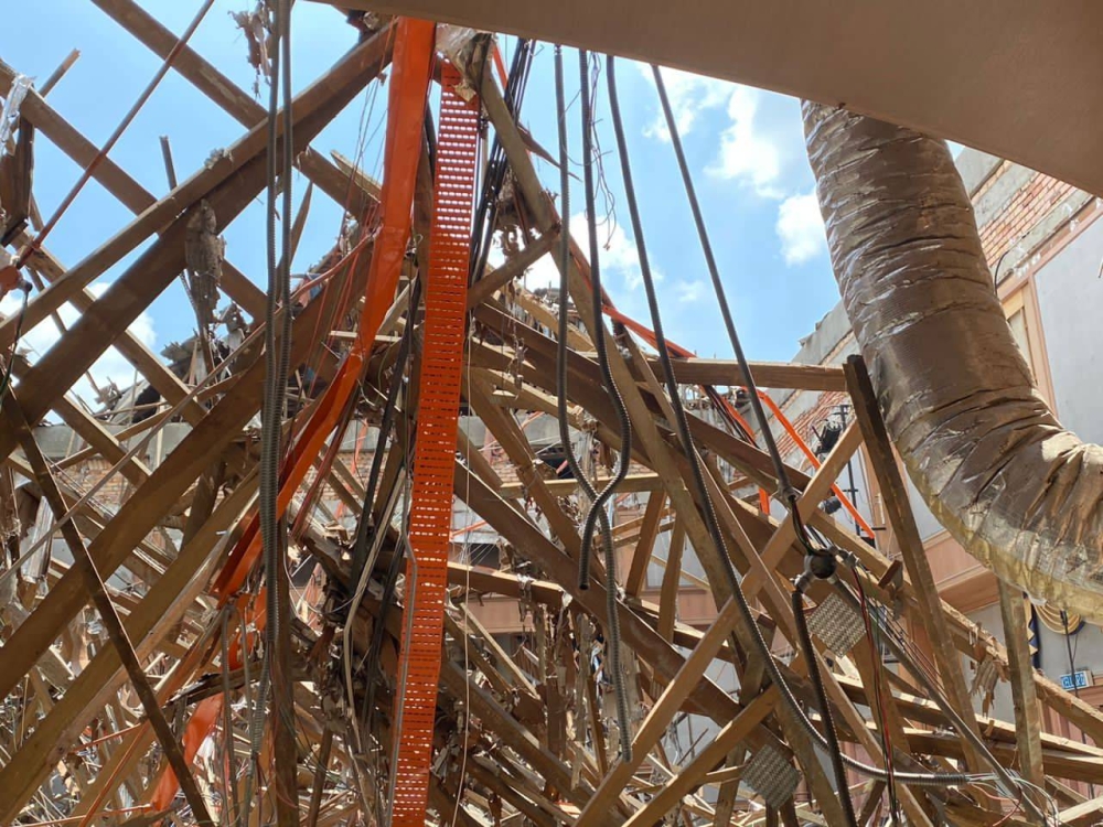 A total of 15 firefighters from the Sri Hartamas Fire and Rescue Station and the Hang Tuah were dispatched to the location.