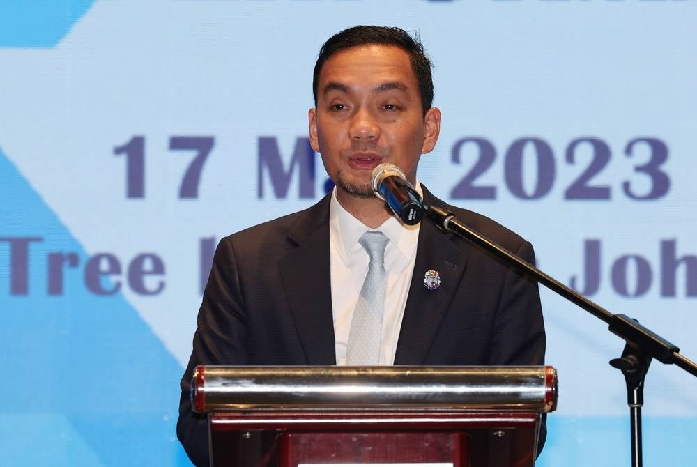 Johor Menteri Besar Datuk Onn Hafiz Ghazi - BERNAMA