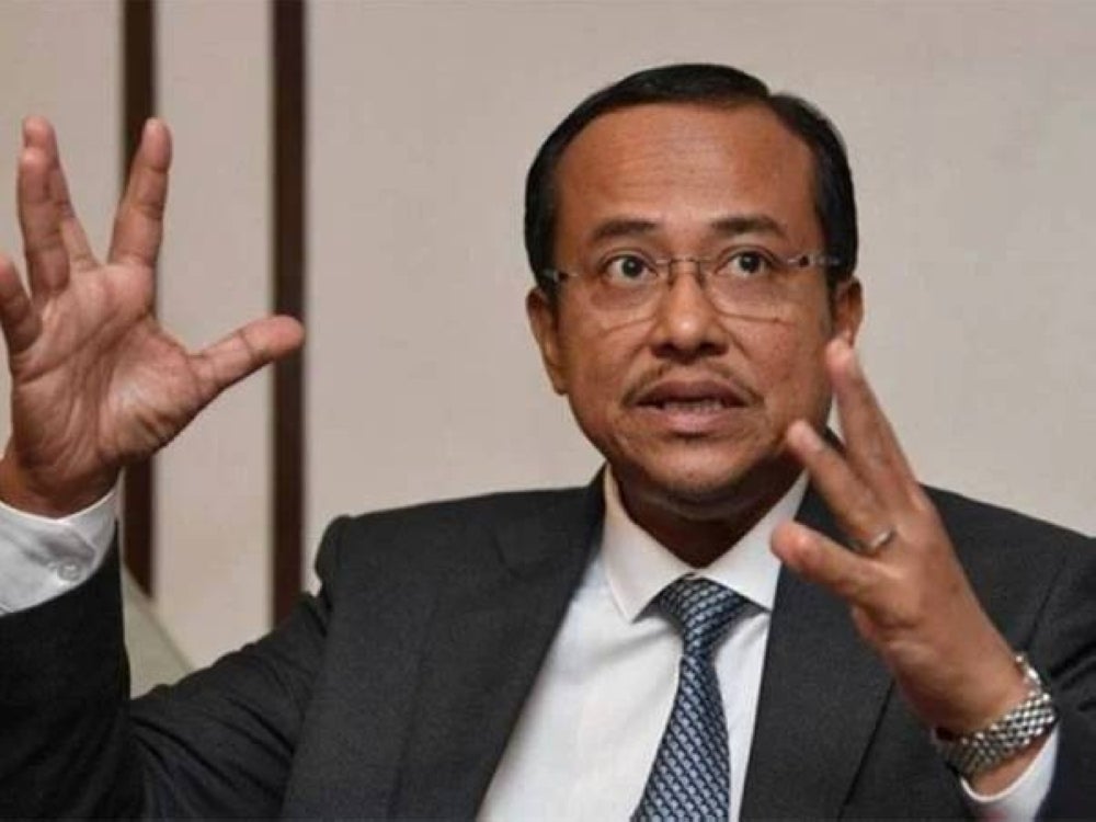 Datuk Seri Dr Ahmad Samsuri Mokhtar.