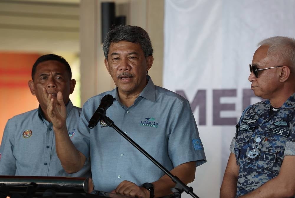 Malaysian Defence Minister Datuk Seri Mohamad Hasan (centre) - BERNAMA