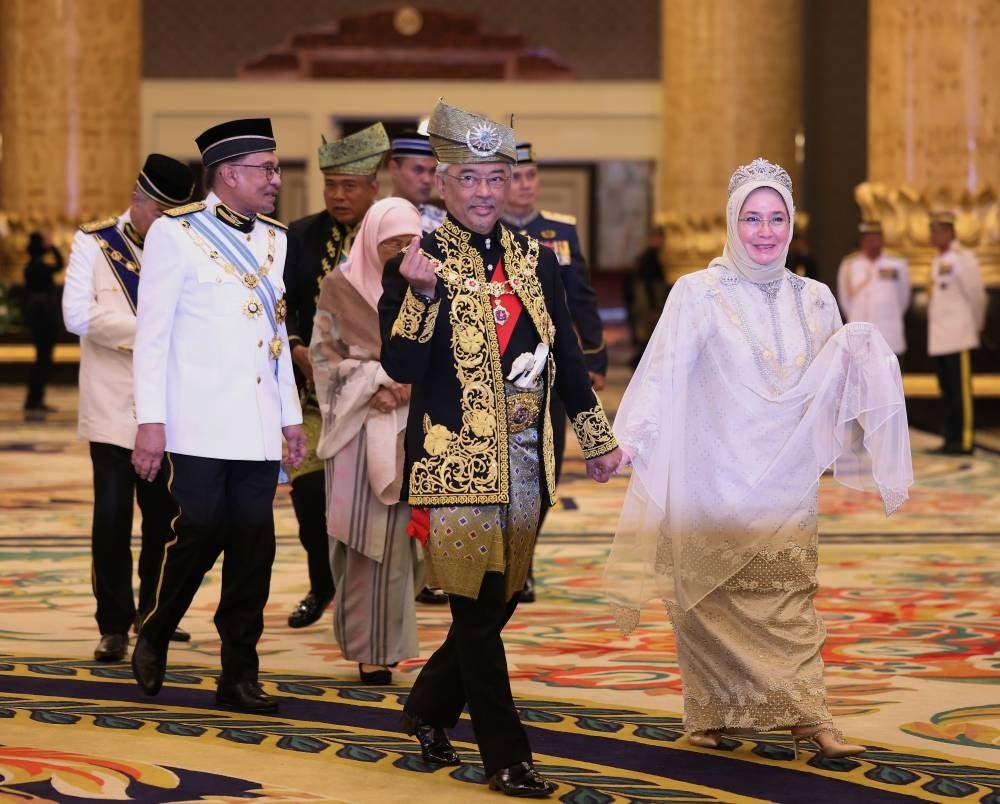Yang di-Pertuan Agong Al-Sultan Abdullah Ri'ayatuddin Al-Mustafa Billah Shah and Raja Permaisuri Agong Tunku Azizah Aminah Maimunah Iskandariah. Photo by Bernama.