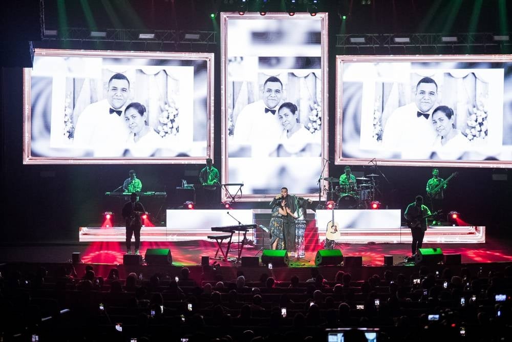 Kamaleng dedicated his performances for "Luka" and "Hanya" to both of his parents who have passed away.