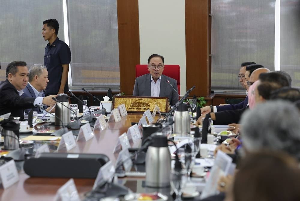 Anwar said the Science, Technology and Innovation Ministry has also implemented hydrogen technology-related initiatives and projects covering hydrogen generation and mobility through collaborations between agencies such as NanoMalaysia and local industry players in hydrogen recharging projects for public mobility. - BERNAMA