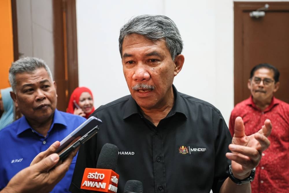 Umno deputy president Datuk Seri Mohamad Hasan after attending a dinner hosted by the Terengganu Umno Liaison Committee in Kuala Terengganu last night. - BERNAMA