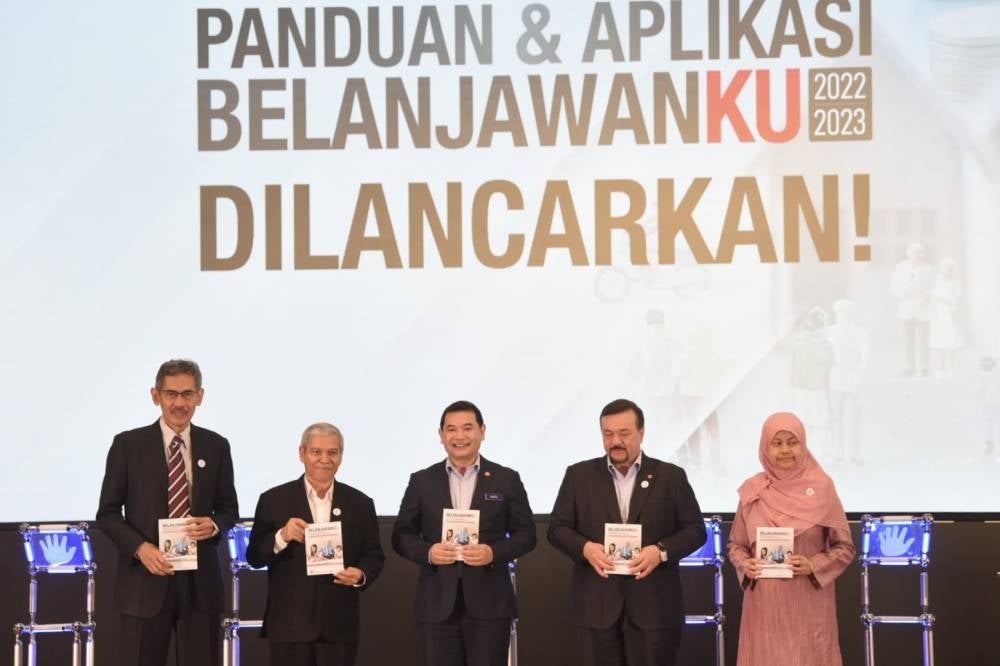 Belanjawanku 2022/2023 and the Belanjawanku Application Launching Ceremony officiated by Economy Minister Rafizi Ramli (centre) on Tuesday. Photo by Sinar Harian/Mohd Rafiq Redzuan Hamzah