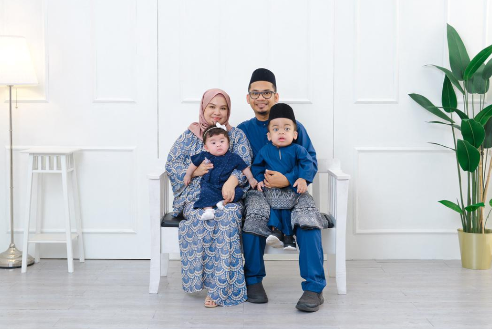 Ain Syahirah Zulkifli with her husband Mohammad Badrul Nirsyam Kaharudin with their two children Muhammad Ummar Sayf and Iris Aleena.