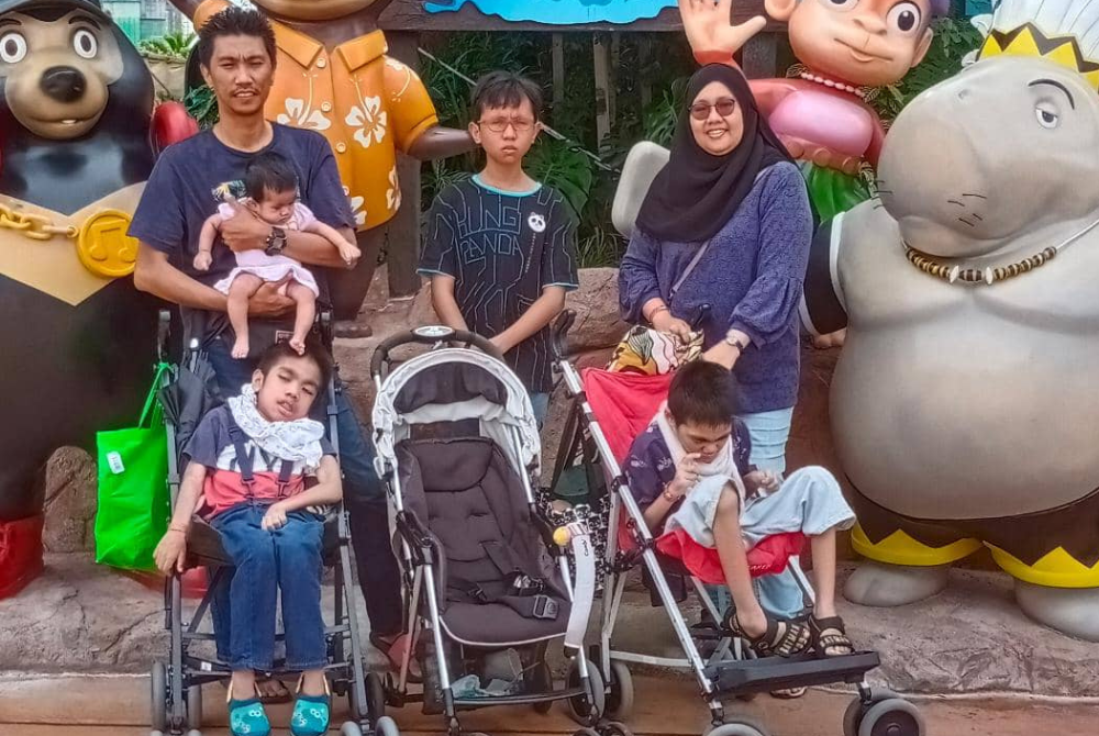  Iylia Nabila Mohamad Ramli, her husband Rizuwan Ahmad Radzi with their four children. 