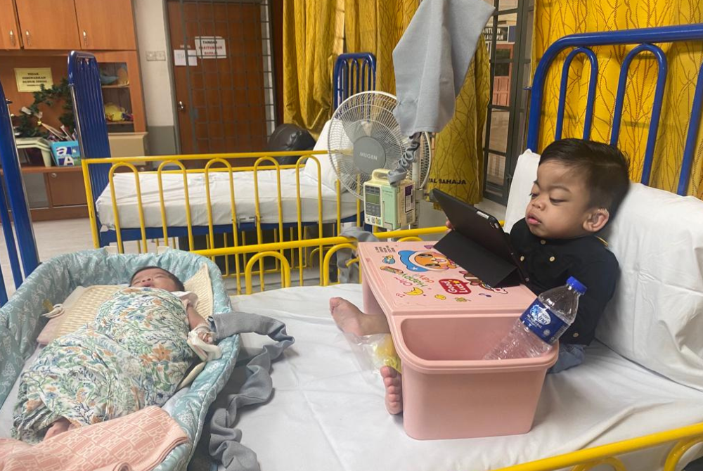 Muhammad Ummar Sayf and Iris Aleena getting the treatment at Kuala Lumpur Hospital (HKL)