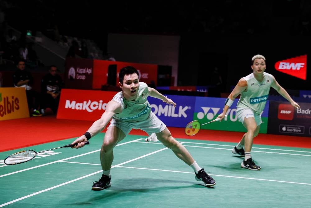 Aaron Chia-Soh Wooi Yik continue their momentum in the 2023 Indonesian Open into semifinals. - Photo by EPA
