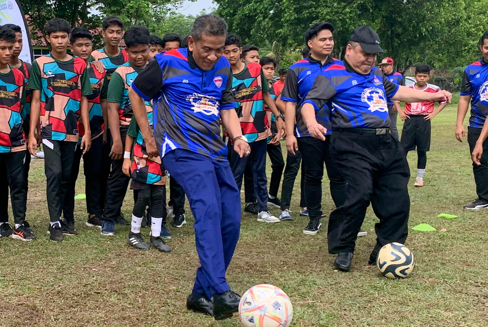 J-KOM director-general Datuk Dr Muhammad Agus Yusoff kicking a ball after opening the Bukit Jarum Sports and Recreation Club and the Bukit Jarum Football Academy, here, today. Photo: BERNAMA