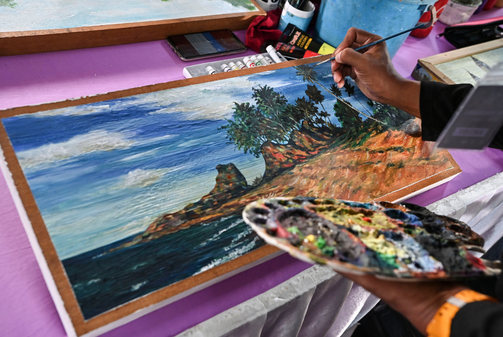 One of the paintings painted by a local artist during the Double Season Art Roadshow. Photo: BERNAMA