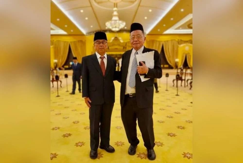 A photo of Lim Kit Siang (right) attending the conferment of the Tan Sri honorary title shared by former Jelutong Member of Parliament, Jeff Ooi on Facebook, recently.