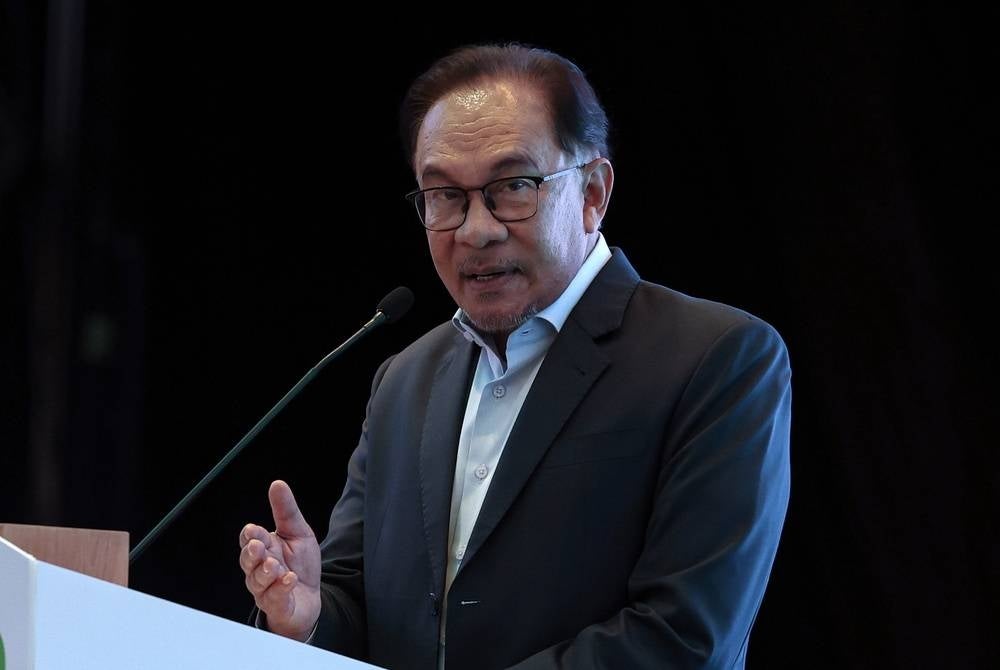 KUALA LUMPUR, June 19 - Prime Minister Datuk Seri Anwar Ibrahim delivering a speech at the launch of the Capital Markets Graduate Programme (CMGP) at the Securities Commission of Malaysia today. - BERNAMA photo (2023) COPYRIGHT RESERVED