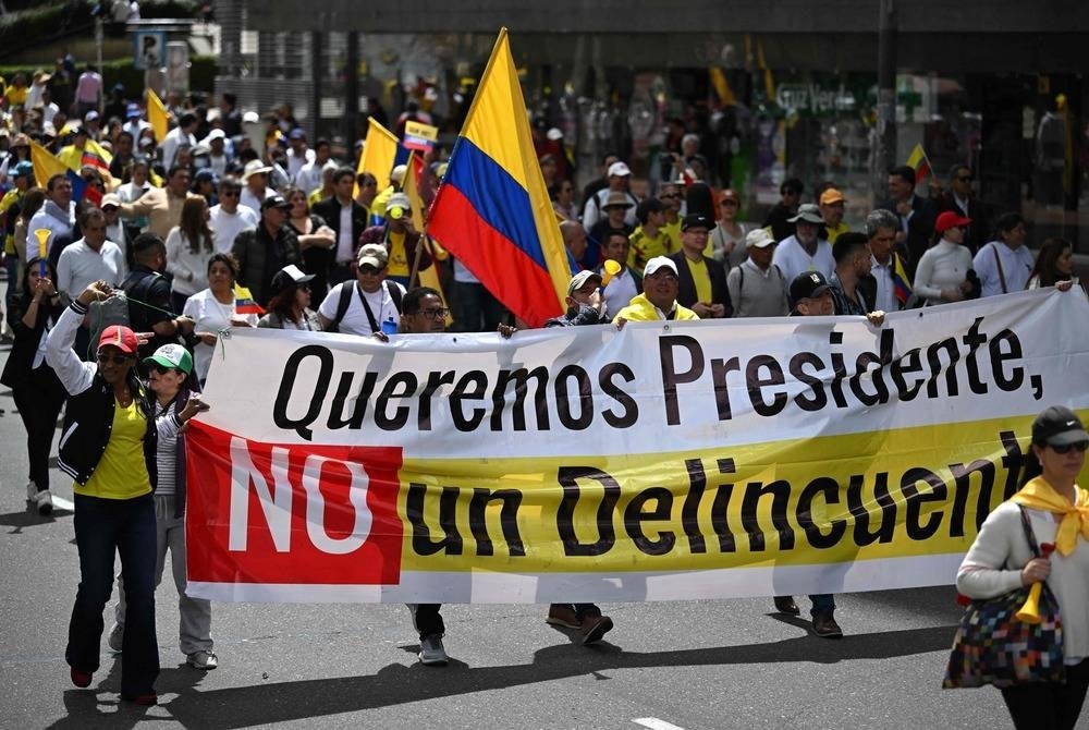 People take part in a demonstration against the Colombian President Gustavo Petro in Bogota on June 20, 2023. Thousands of demonstrators protest this Tuesday in the main cities of Colombia against the reforms promoted by the government of leftist Gustavo Petro, which are being debated without majorities in Congress. (Photo by Raul ARBOLEDA / AFP)