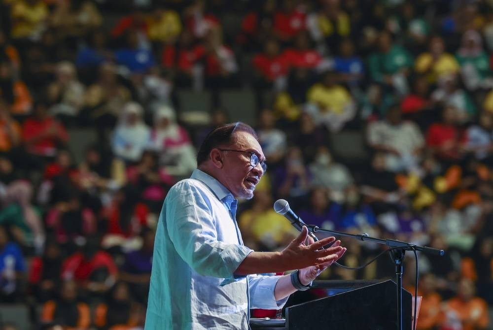 BANGI, June 25 - Prime Minister Datuk Seri Anwar Ibrahim speaking at Rakan Muda's new phase launch at Dewan Canselor Tun Abdul Razak, Universiti Kebangsaan Malaysia (UKM) today. - BERNAMA photo (2023) COPYRIGHT RESERVED
