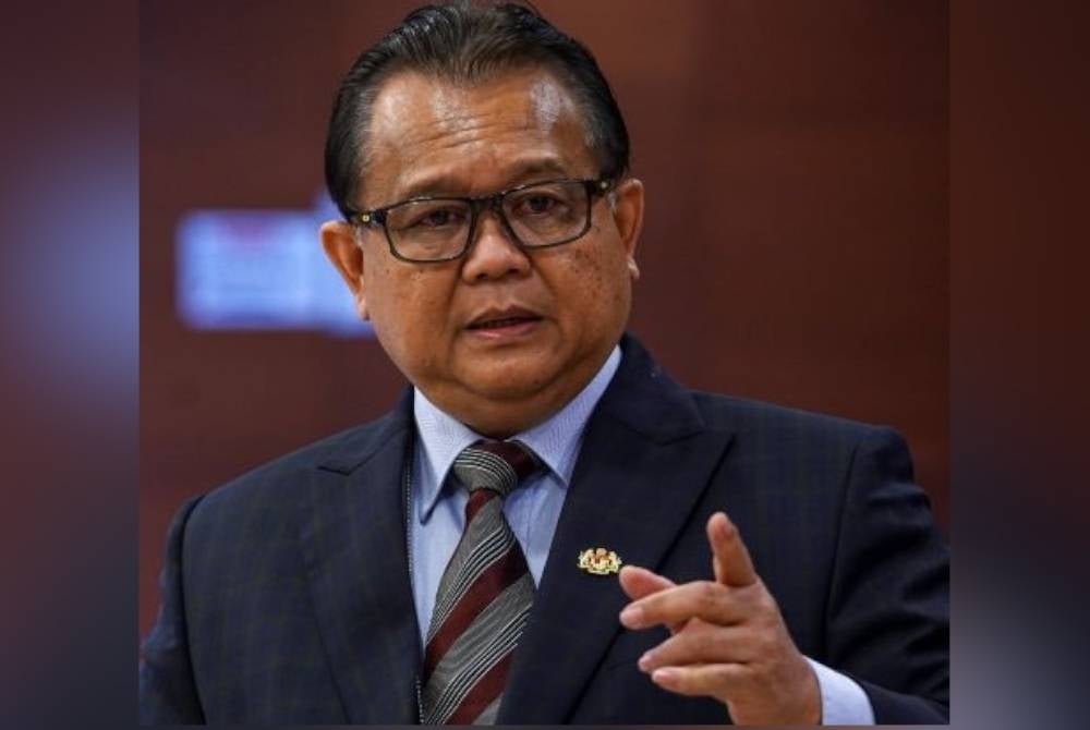 Datuk Seri Alexander Nanta Linggi - FILE PIX