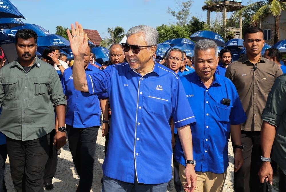 Deputy Prime Minister Datuk Seri Ahmad Zahid Hamidi (centre). Photo by Bernama.