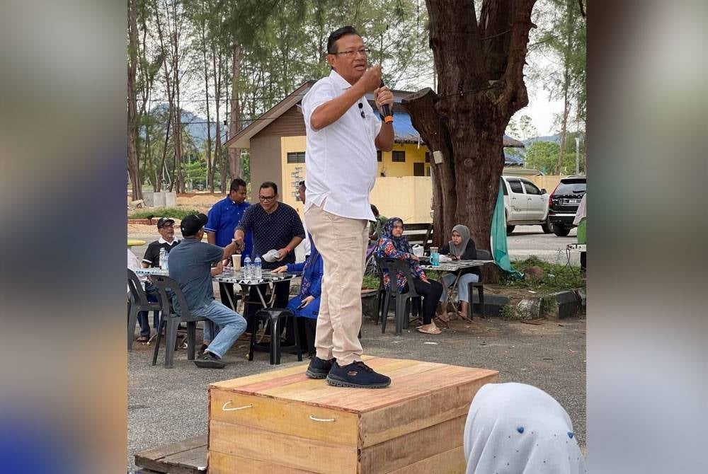 Ahmad Shabery speaking at the Atas Tong Tour organised by Kemasik state assembly Umno Liaison at Kuala Kertih Beach, Kemaman on June 23.