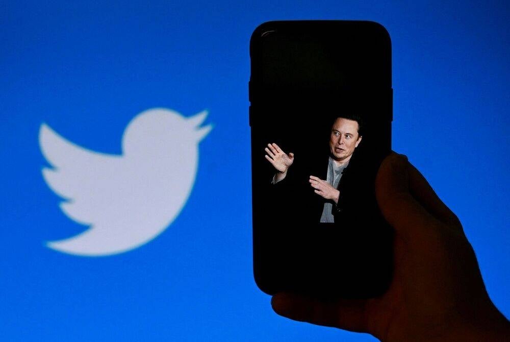 Elon Musk has announced that Twitter is temporarily limiting the number of tweets people can read in a day. - Photo: AFP