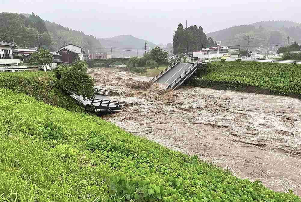 Rains lashed the southwestern Kyushu region, during which a bridge collapsed and local authorities issued an evacuation order for the local people, according to the Japan Meteorological Agency, Anadolu Agency citing reports by Tokyo-based Kyodo News. - Facebook