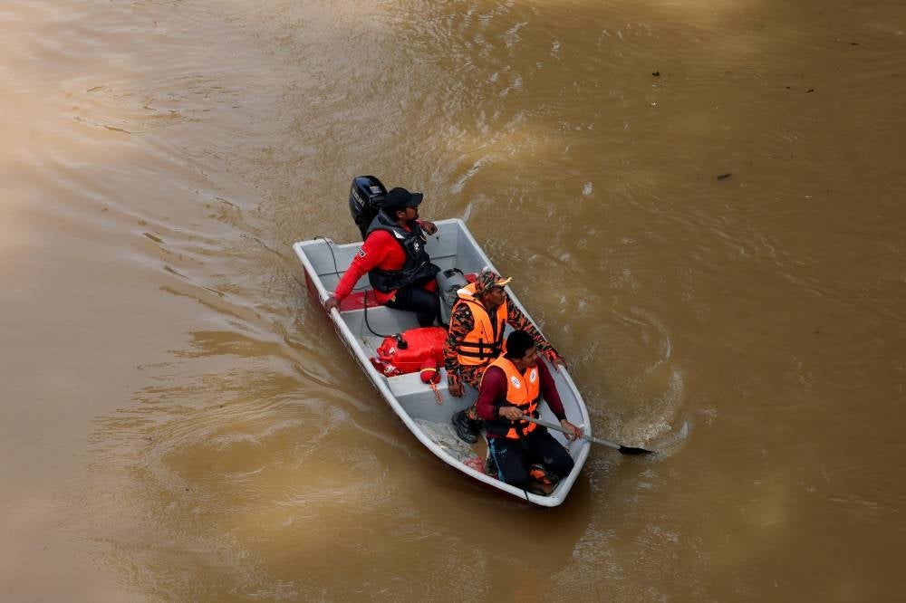 Police identified a body found this morning as Putri Balqis Izzati Abdul Rahman, 18, who was one of the 10 victims of the water surge tragedy at Jeram Air Putih waterfall. - Photo by Bernama