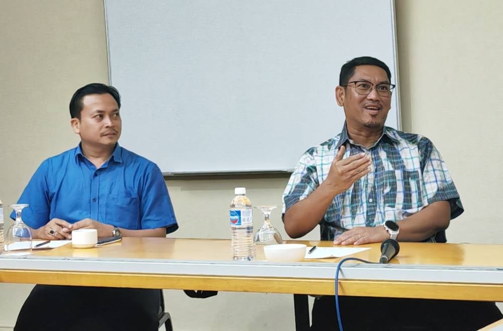 Ahmad Faizal Azumu (right) as met during a press conference on Tuesday