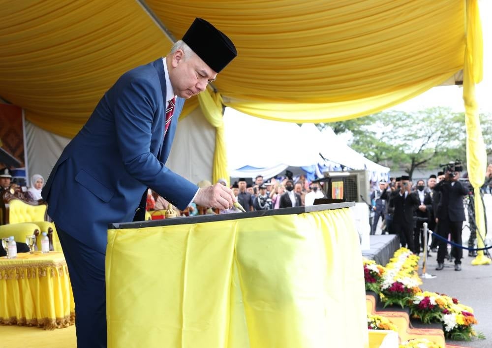 Sultan Nazrin - FILE PIX by Bernama