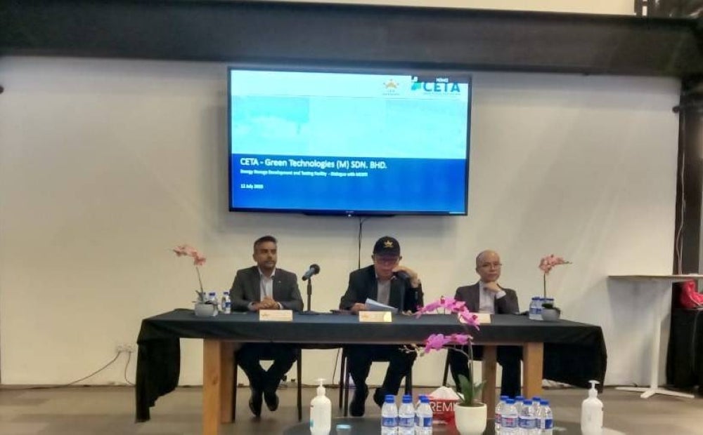 From right Dr Leon, Chin and Datuk Chin Tzer Jinn. 