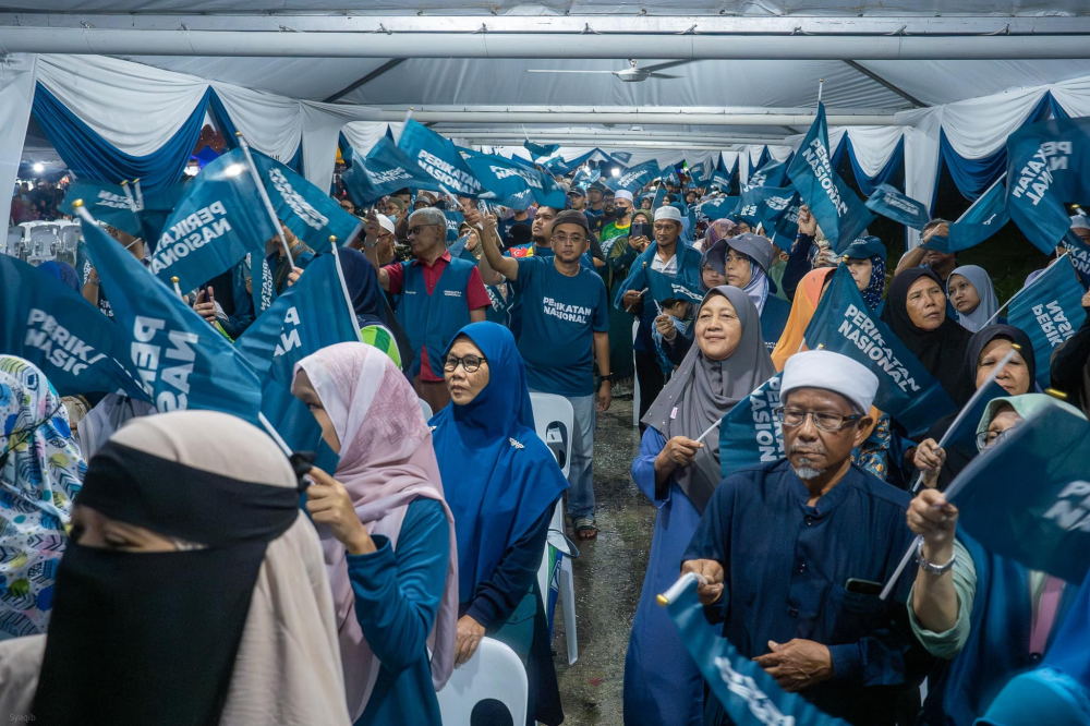 Photo from Azmin Ali FB 