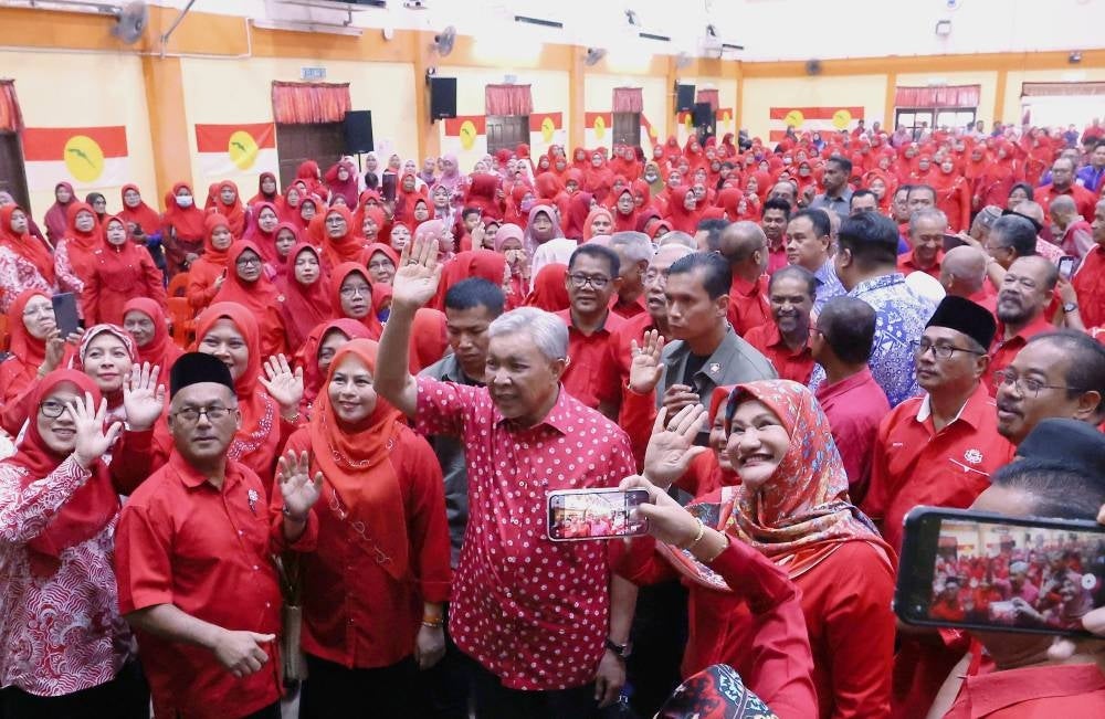Ahmad Zahid holds a meeting with the Umno/BN election machinery in Kedah earlier today. - Photo by Bernama.