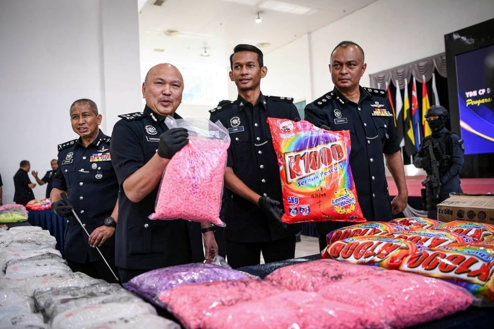 Bukit Aman NCID director Datuk Seri Mohd Kamarudin Md Zin (two, left) showing the drugs that were seized in a press conference at the Kuala Lumpur police headquarters, today. - Photo by Bernama