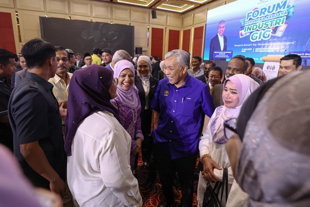 Zahid meeting guests present at the Gig Industry Career Framework National Forum. - Bernama PIX 