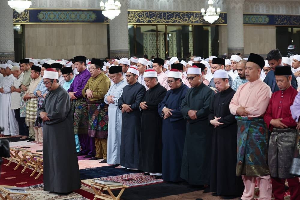 Na'im (eight from right) performs prayer of needs with the public in conjunction of Maal Hijrah celebration at the National Mosque last night. Photo by Bernama