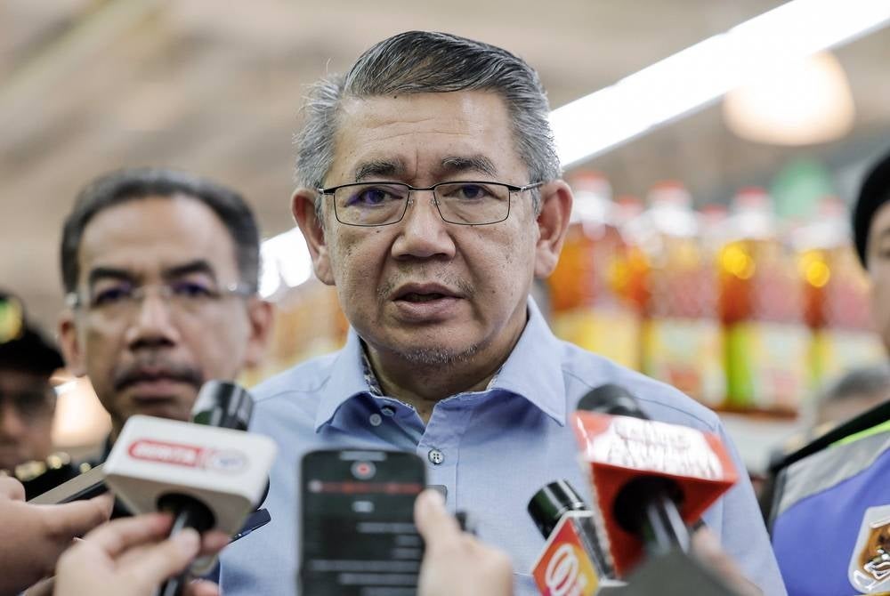 Domestic Trade and Cost of Living Minister Datuk Seri Salahuddin Ayub - BERNAMA