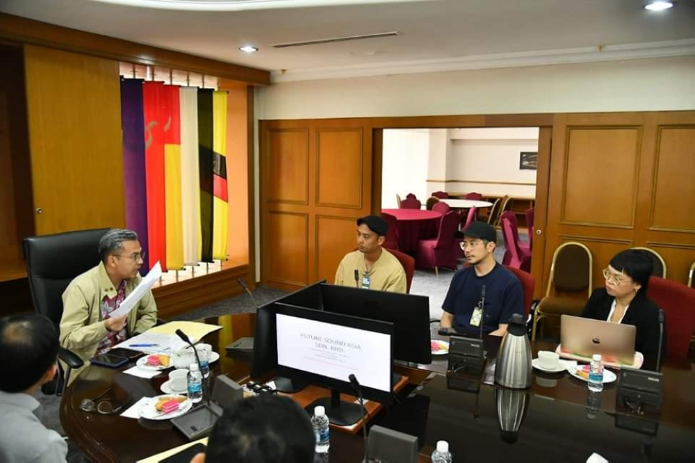 Photo of the meeting posted on Fahmi's Twitter account today.