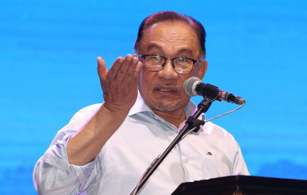 Prime Minister Datuk Seri Anwar Ibrahim delivering his speech at the Cakna Madani Programme with education services officers at the Universiti Sains Malaysia Health Campus near Kubang Kerian today. - Photo by Bernama