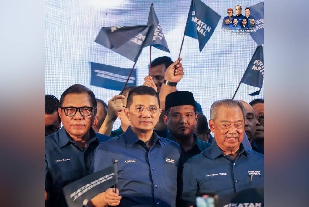 Muhyiddin (right) during the PN candidate announcement ceremony.