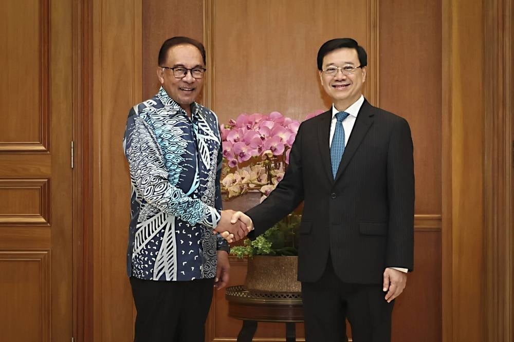 Prime Minister Datuk Seri Anwar Ibrahim with John Lee Ka-chiu- Photo by Bernama 