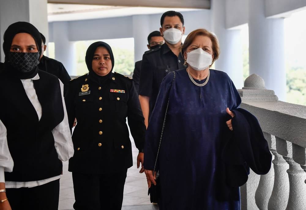 Former BNM Governor Tan Sri Dr Zeti Akhtar Aziz (right) at the Kuala Lumpur High Court to testify in Datuk Seri Najib Razak's 1MDB trial, today. - Photo by Bernama