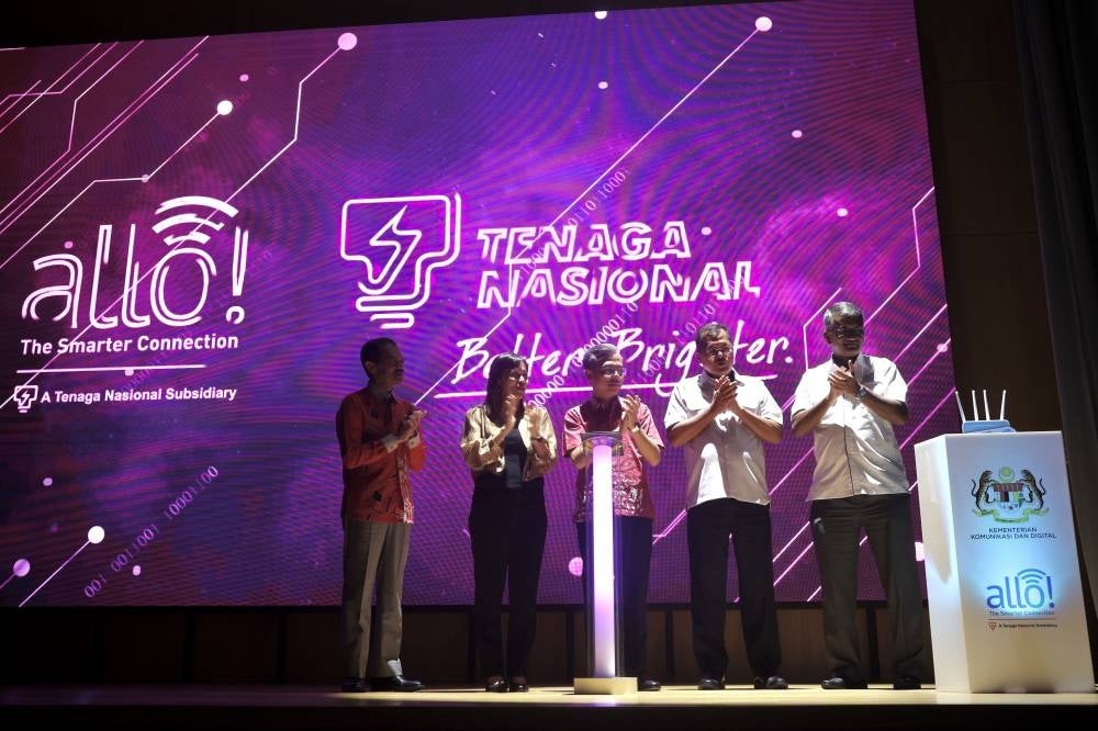 Communications and Digital Minister Fahmi Fadzil (middle) and his deputy Teo Nie Ching at the launching of Allo’s Rahmah Fixed Broadband Package, today. - Photo by Bernama