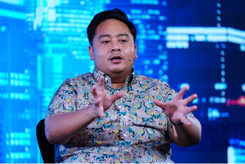 KRA Group political risk consultant Amir Fareed Rahim during Sinar Daily's Wacana programme entitled 'Finding Middle Ground for 3R Conversations'.