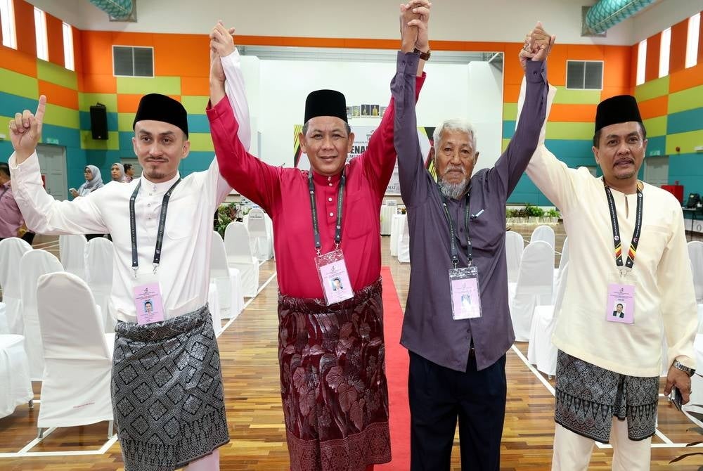 Aminuddin (second from left), who is also Port Dickson Member of Parliament, is challenged by PN’s Ahmad Raihan Muhamad Hilal and two independent candidates, namely Bujang Abu and Mohammed Hafiz Baharudin. - BERNAMA