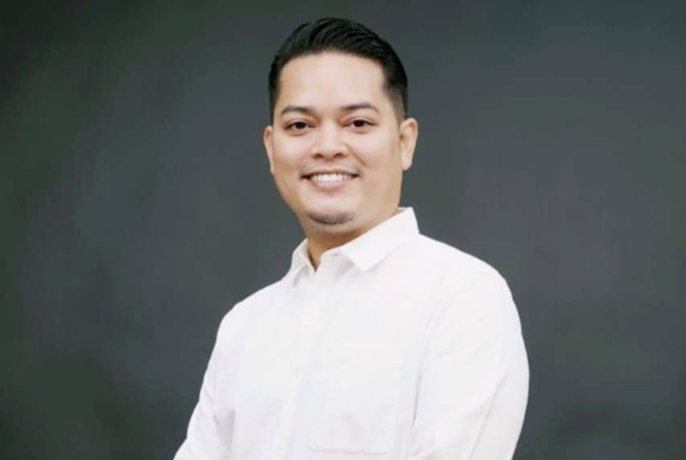 Pakatan Harapan (PH) candidate for Gurun, Mohammed Firdaus Johari, is determined to continue his formula of 'service politics' to help the people should he be given the mandate in the coming Kedah state election. - Facebook